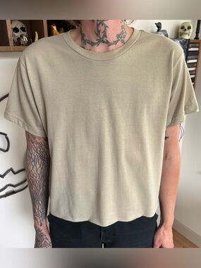 Vintage Y2K Military Tan Desert Sand Cropped Army Tee ~ Size Medium